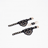 Черные кожаные наручники с клепками, кольцами и золотистой фурнитурой - Crazy Handmade - купить с доставкой в Симферополе