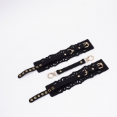 Черный кожаные оковы с узорами и золотистой фурнитурой - Crazy Handmade - купить с доставкой в Симферополе