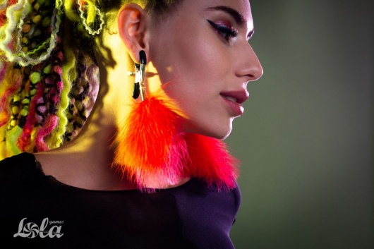 Зажимы на соски с красным пухом Euphoric - Lola Games - купить с доставкой в Симферополе