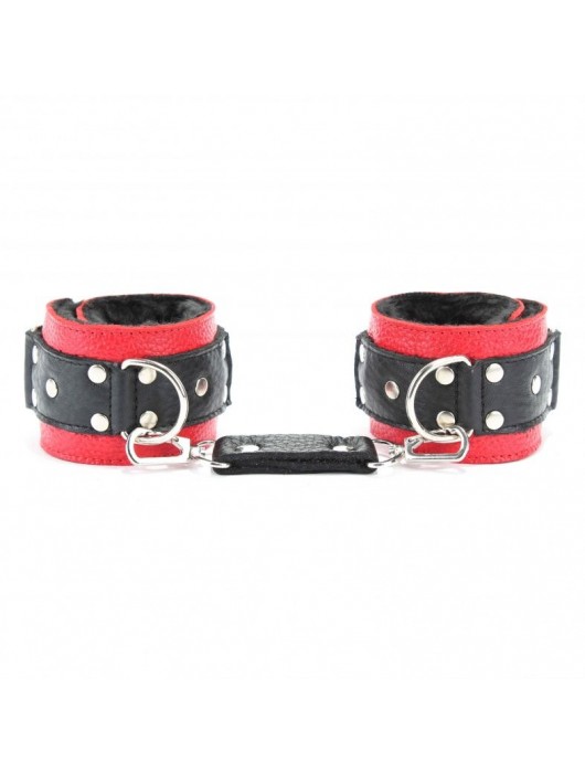 Красно-чёрные кожаные наручники с меховым подкладом - БДСМ Арсенал - купить с доставкой в Симферополе