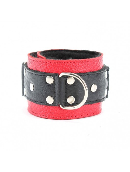 Красно-чёрные кожаные наручники с меховым подкладом - БДСМ Арсенал - купить с доставкой в Симферополе